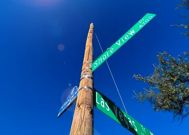 Shore View Drive and Las Vegas Trail interesection street signs