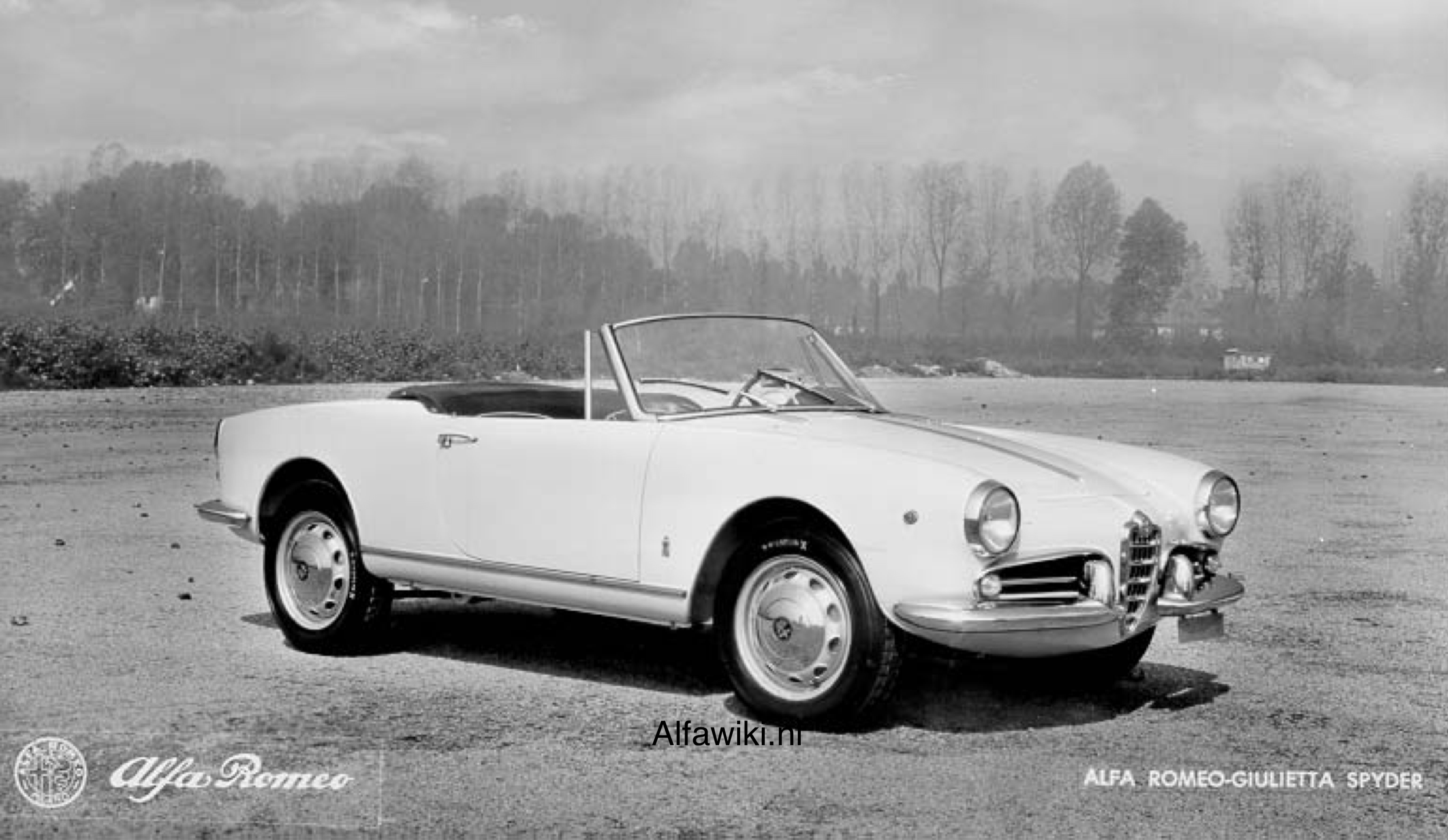 Alfa Romeo Giulietta Spider Press Photos