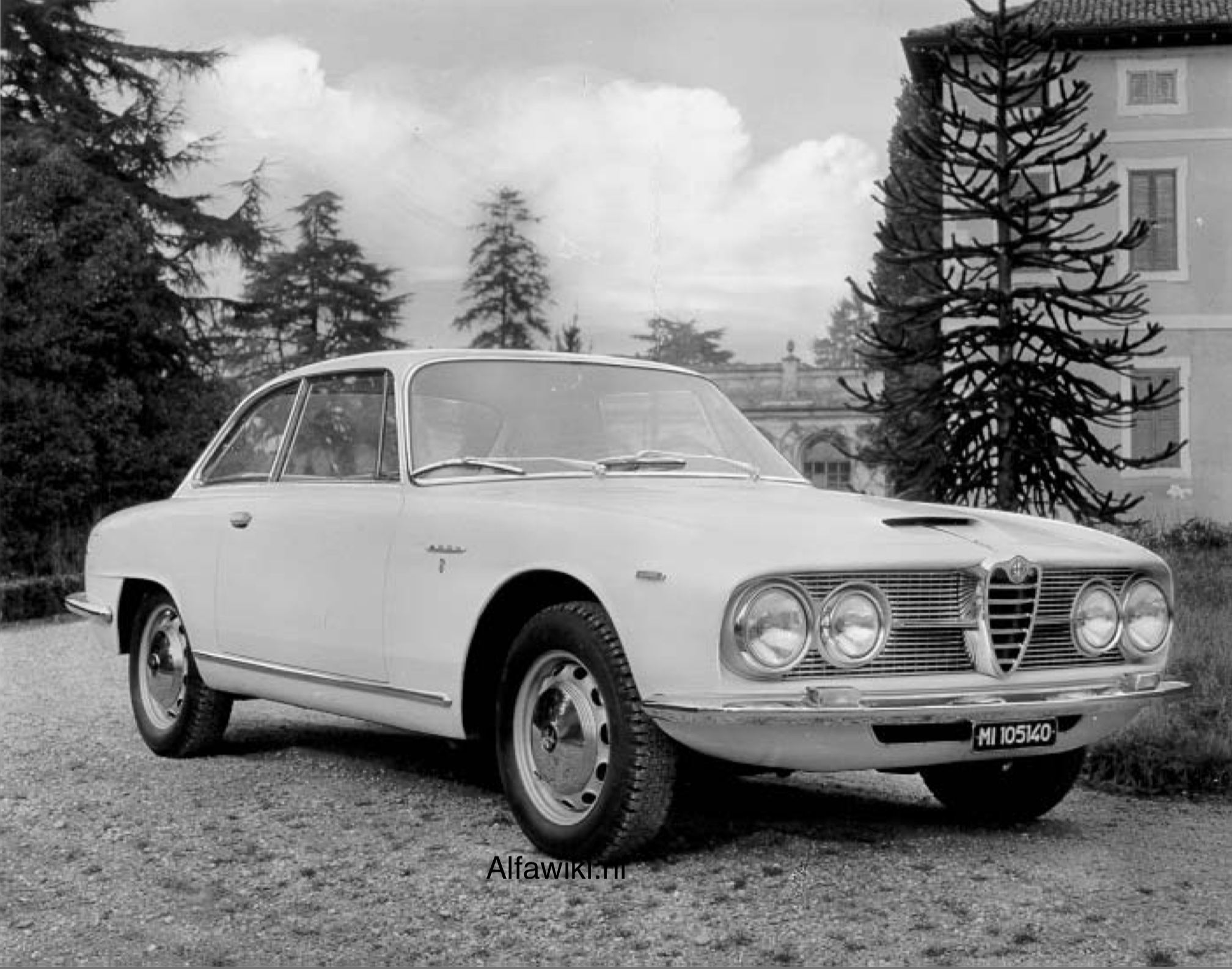 Alfa Romeo 2600 press photos
