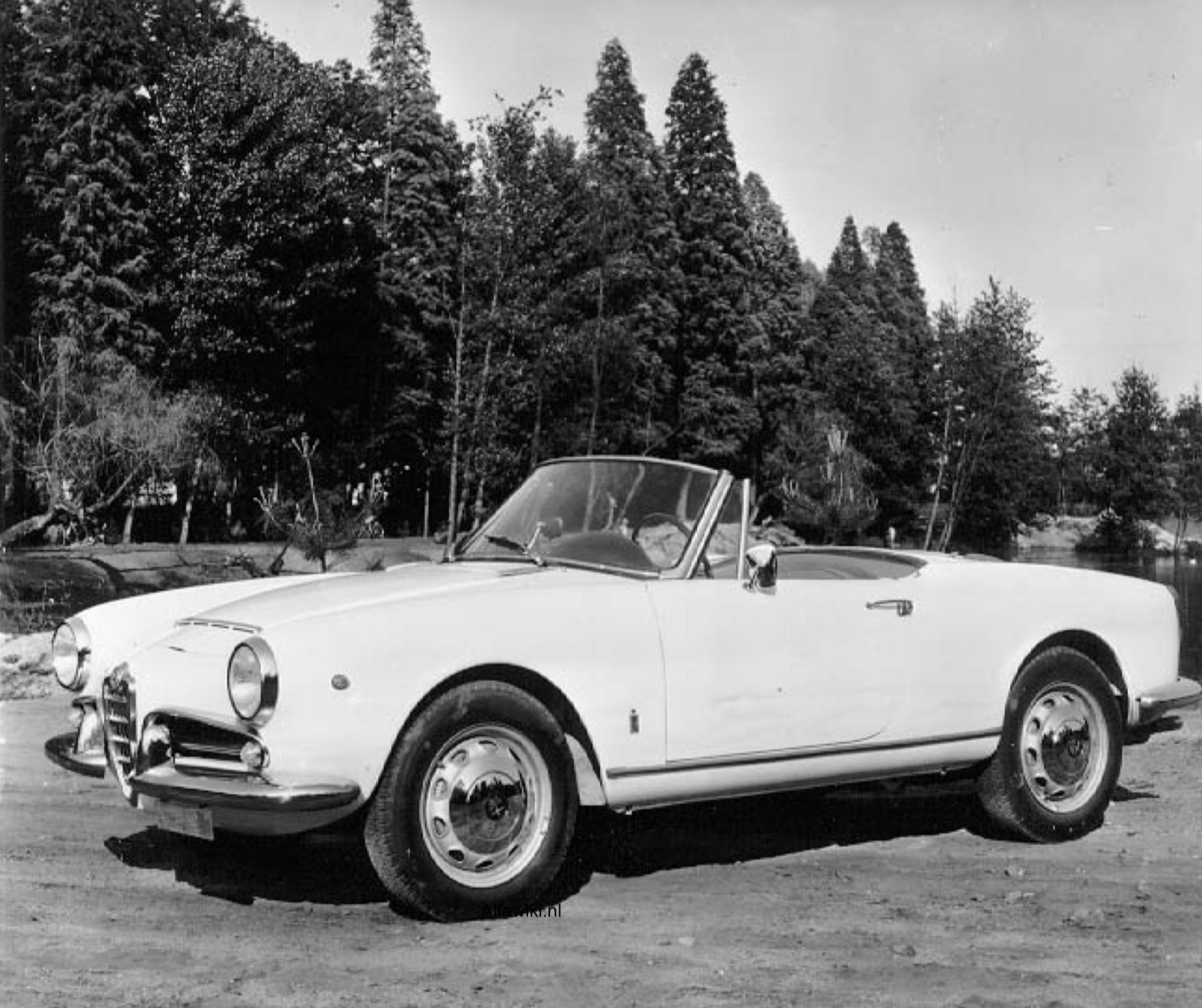 Alfa Romeo Giulia Spider press photos