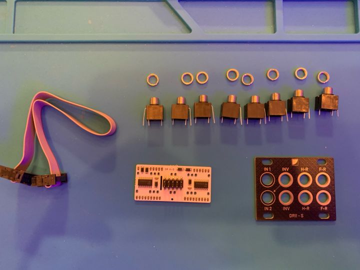 The different parts that make up the module had to be soldered. It simply consists of eight jacks.