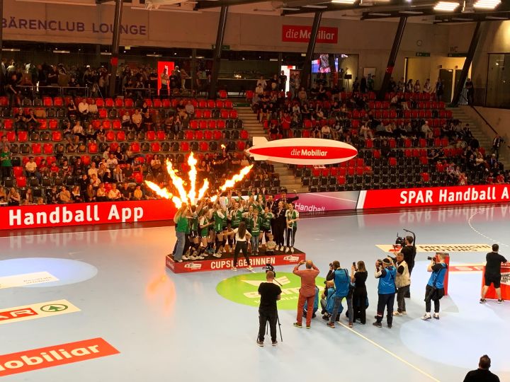 LC Brühl women's team receives the Swiss Cup trophy