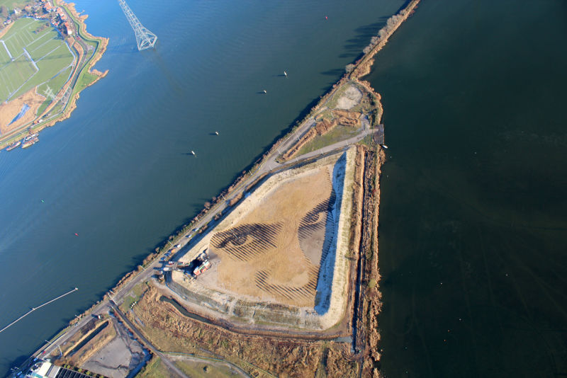 VOGELVRIJE VROUWEN by Jorge Rodriguez Gerada