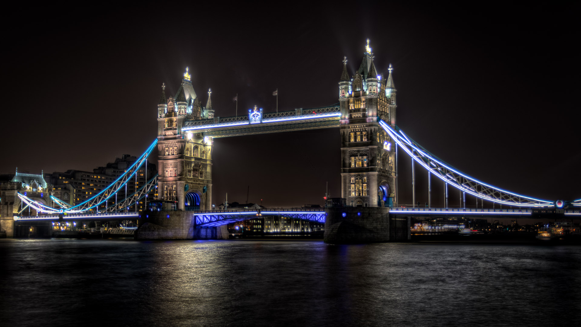 Tower Bridge at Night, London, England без смс