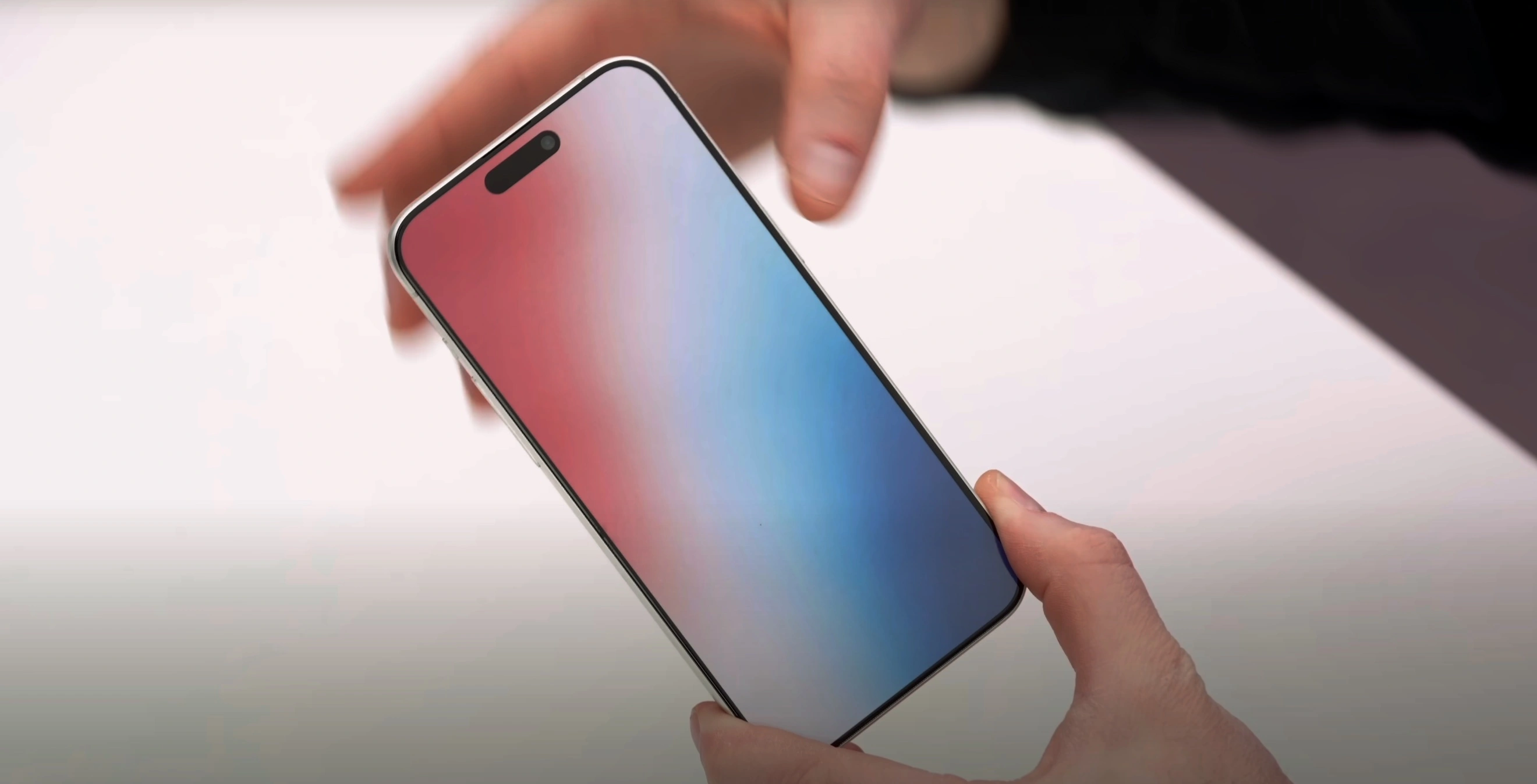 iphone 16 display