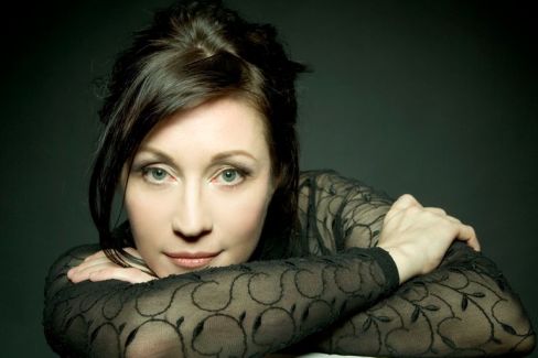 Holly Cole pictures