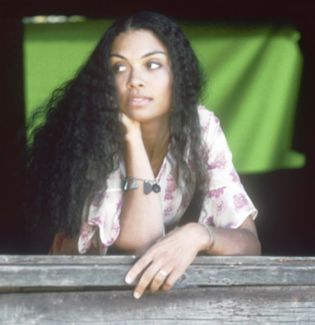 Amel Larrieux pictures