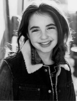 Aselin Debison pictures