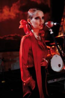 Anna Calvi pictures