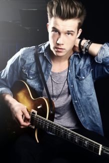 Andreas Moe pictures