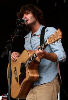 Angus Stone pictures