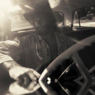 Angus Stone pictures