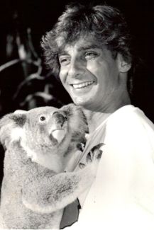 Barry Manilow pictures