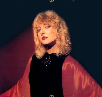 Amy Holland pictures