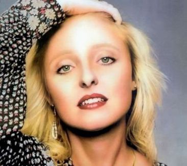 Amy Holland pictures