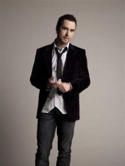 Damien Leith pictures