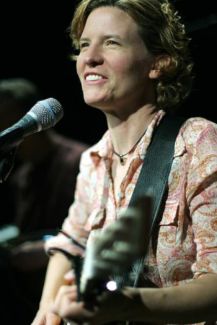 Catie Curtis pictures