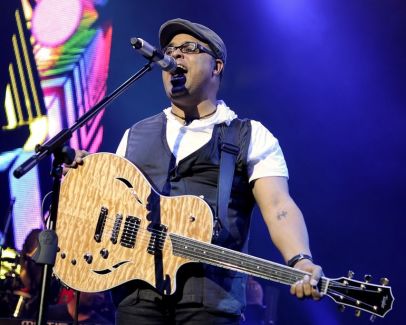 Israel Houghton pictures