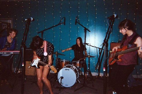 La Luz Artist Profile e Music