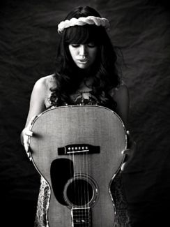 Aura Dione pictures