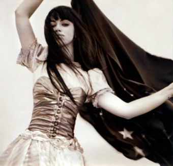 Aura Dione pictures