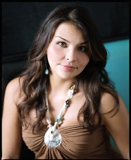 Crystal Shawanda pictures
