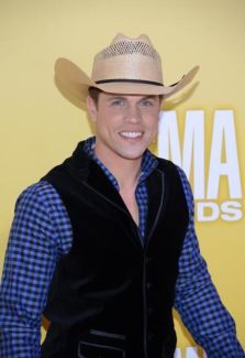 Dustin Lynch pictures