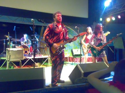 Red Elvises pictures