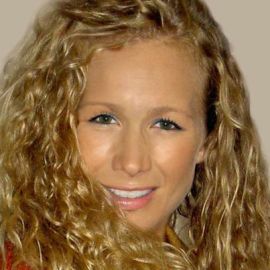 Elizabeth Atkins Headshot