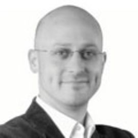 Joshua Baer Headshot