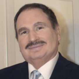 Gabe Kaplan Headshot