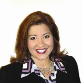 Pam Stenzel Headshot