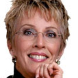 Linda Vanderwold Headshot