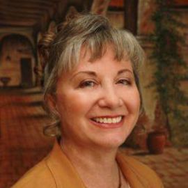 Kathi Macias Headshot