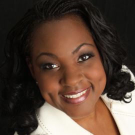 Deirdra Curry Headshot