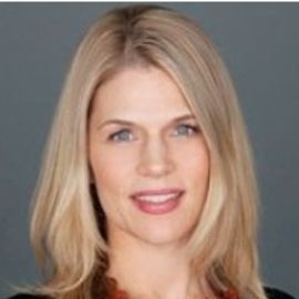 Alison Moore Headshot