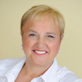 Lidia Bastianich Headshot
