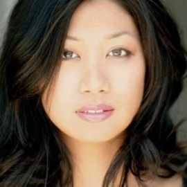 Liza Lapira Headshot