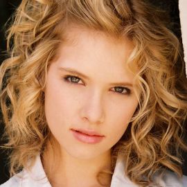 Claudia Lee Headshot