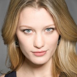Ashley Hinshaw Headshot