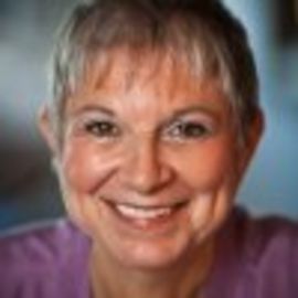Lois Nachamie Headshot