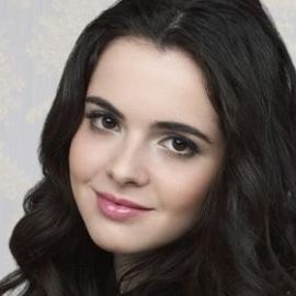 Vanessa Marano Headshot