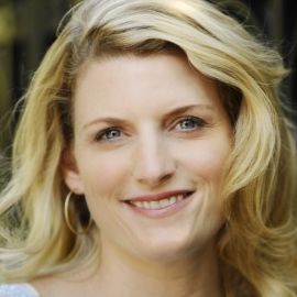 Dana Calvo Headshot