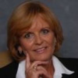 Diane Burrows Headshot
