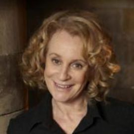 Philippa Gregory Headshot