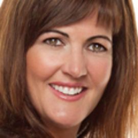 Kellie McElhaney Headshot