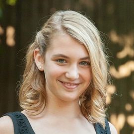 Sophie Nélisse Headshot
