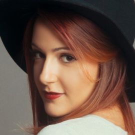 Davina Leone Headshot