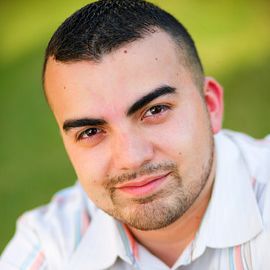 Alex Navas Headshot