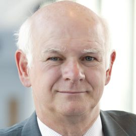 Howard Davies Headshot